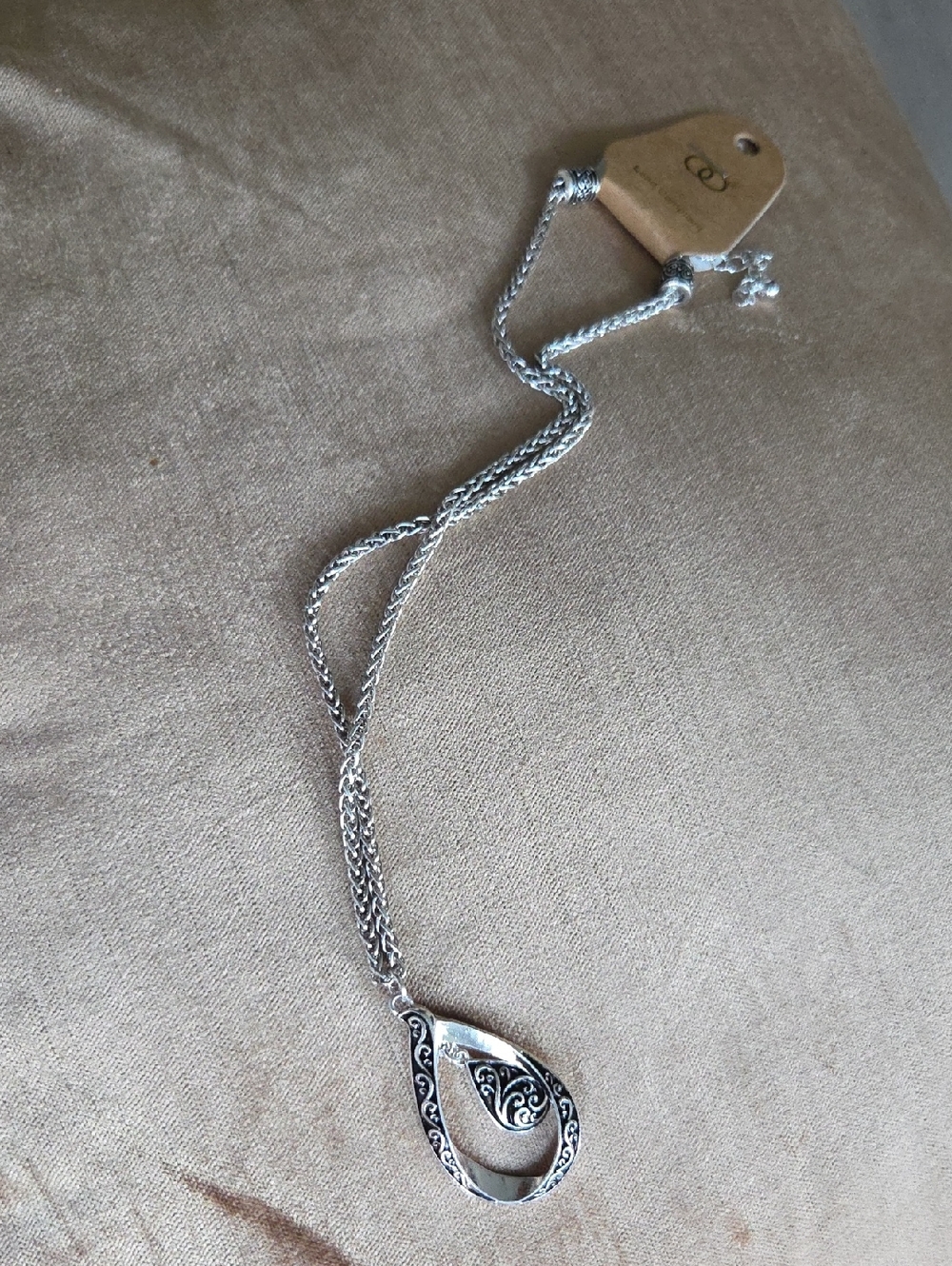 Silver Teardrop Pendant Necklace - Elegant Women Jewelry